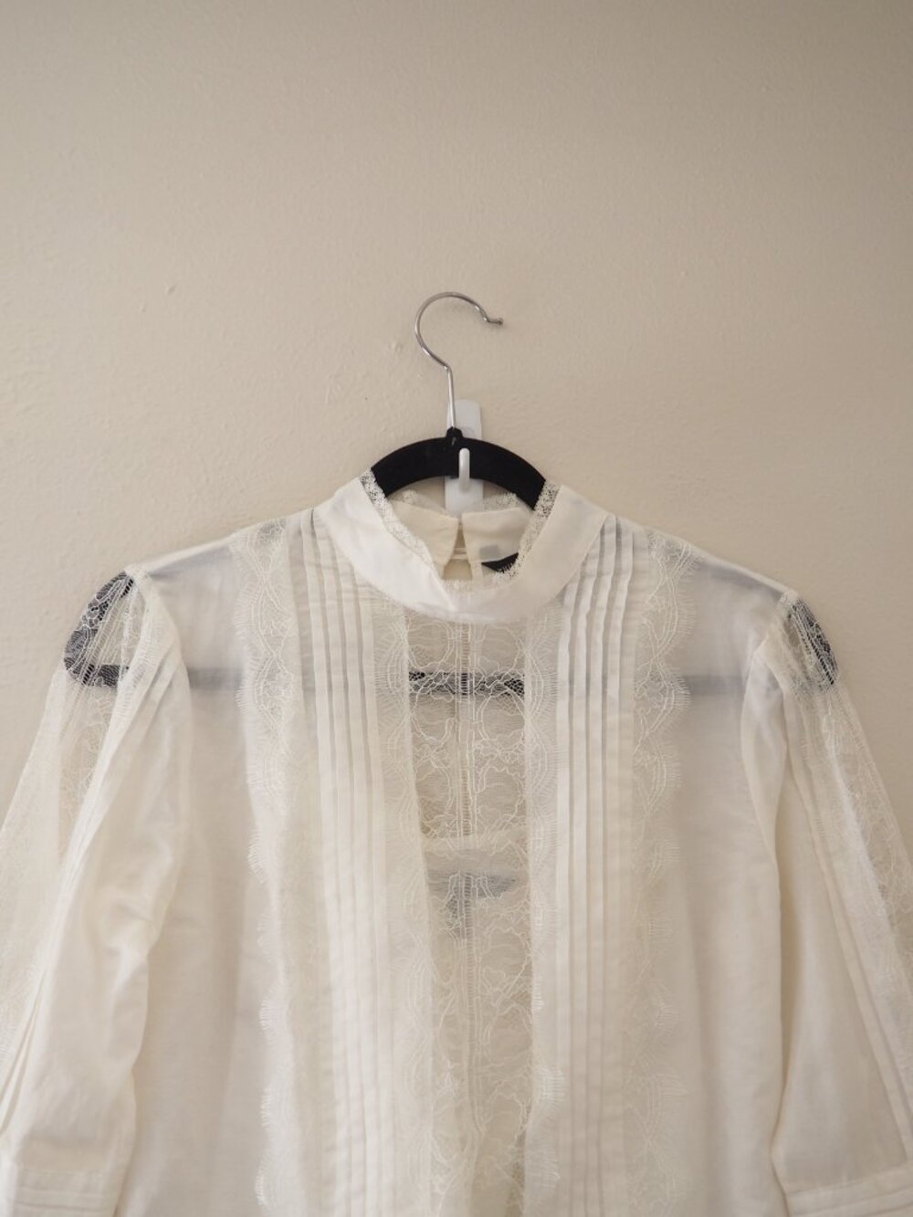 White House Black Market Long Bell Sleeve Lace Blouse sz 4 - Picture 7 of 12
